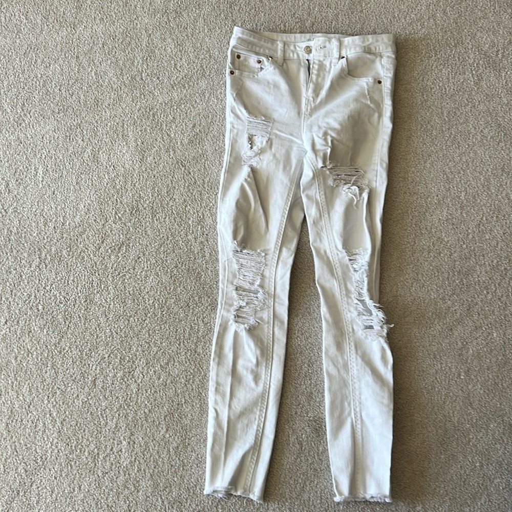 White distressed skinny jeans